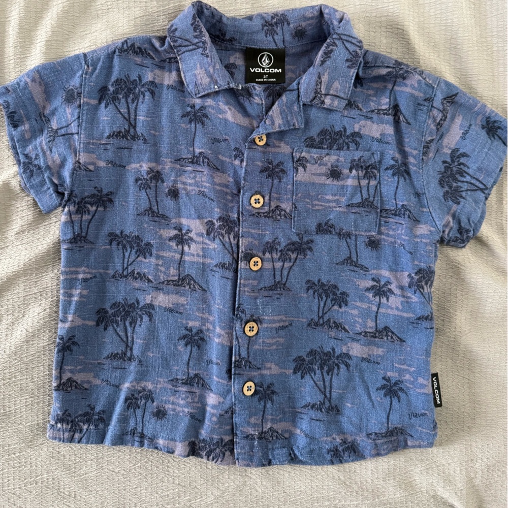 Volcom 3t button down.